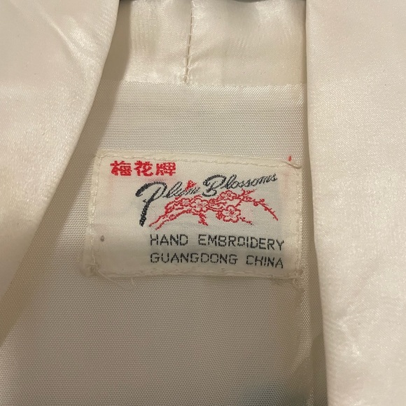 Hand embroidered robe - Picture 5 of 6